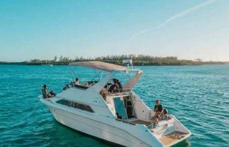SeaRay 40ft yacht rental in Miami for private groups up to 13 passengers with Aqua Party Boats